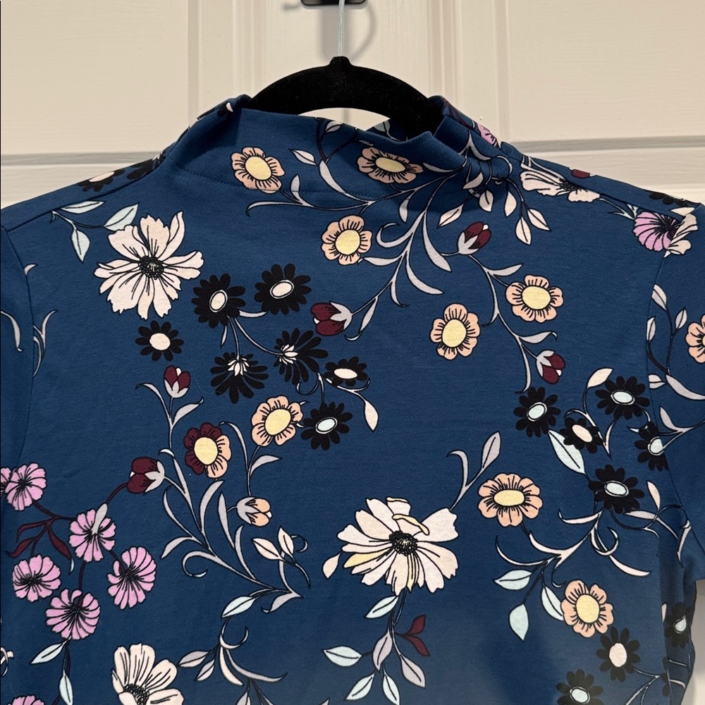 NWT Ann Taylor Mock Neck Top - Picture 2 of 8